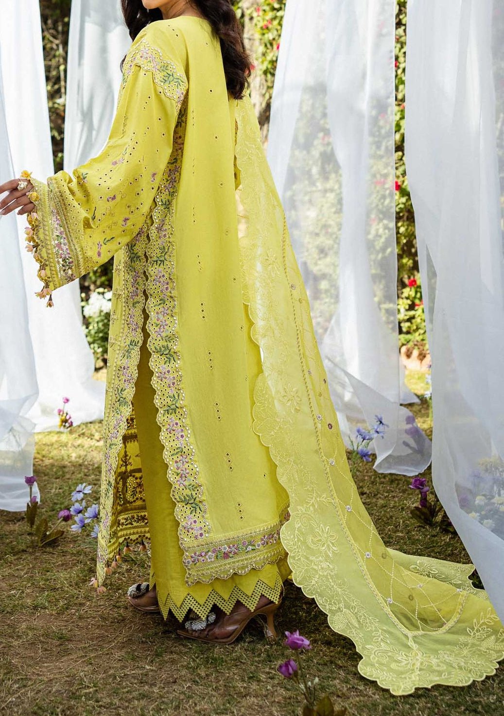 Akbar Aslam Nivelle Pakistani Luxury Lawn - db28191