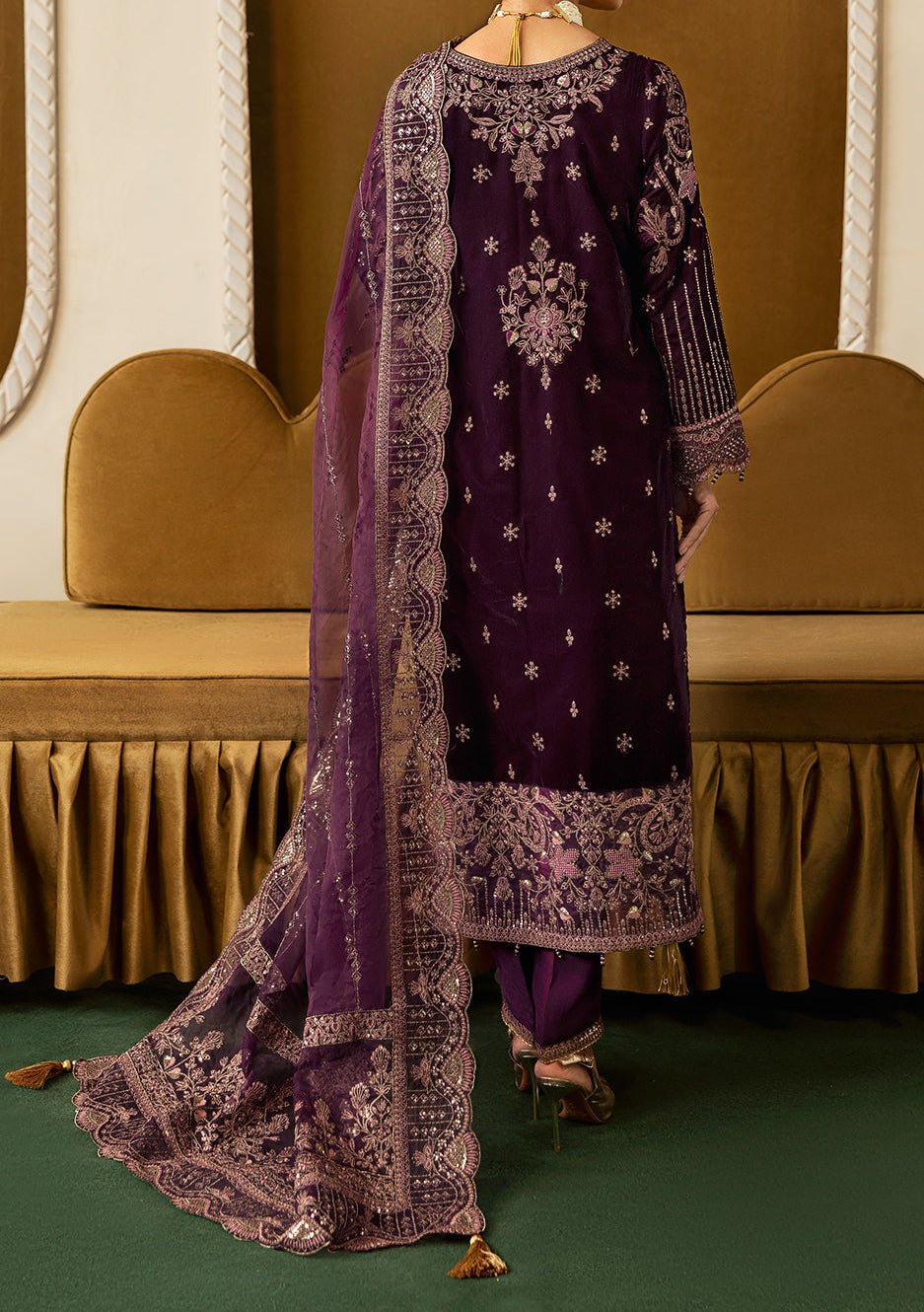 Velvet Pakistani Heavy Dresses Ramsha Pakistani Velvet Dress Db27561 Velvet Pakistani Heavy Dresses Ramsha Pakistani Velvet Dress Db27561