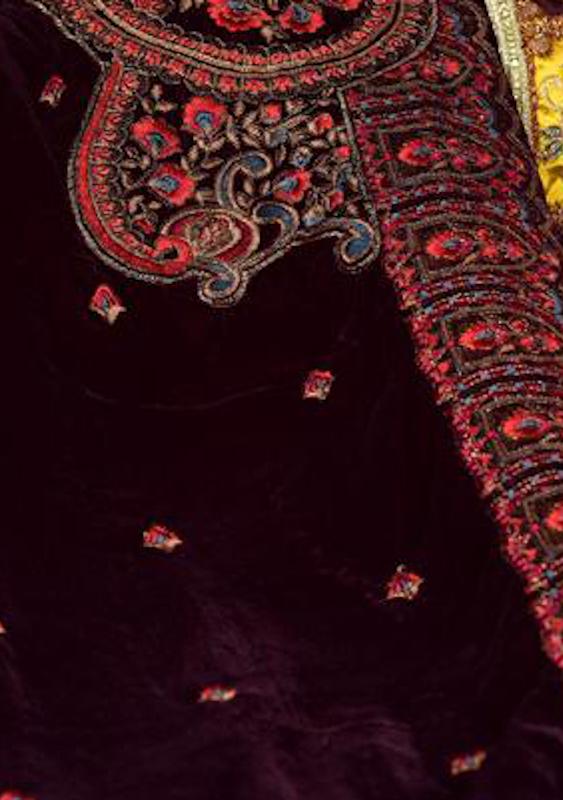 Adan's Libas Embroidered Winter Velvet Shawl: Deshi Besh.