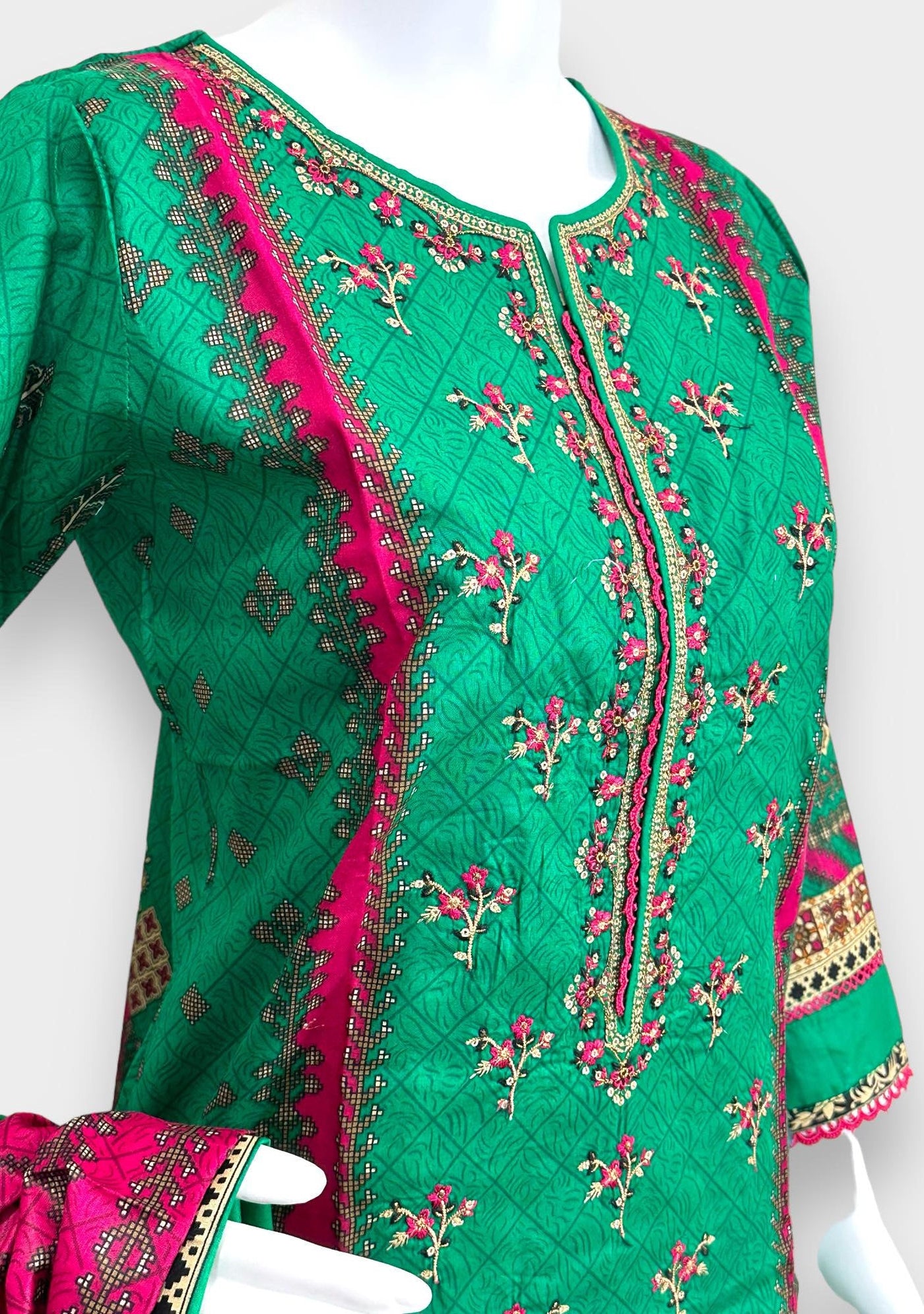 Embroidered 3 Pieces Pakistani Cotton Dress - db24610