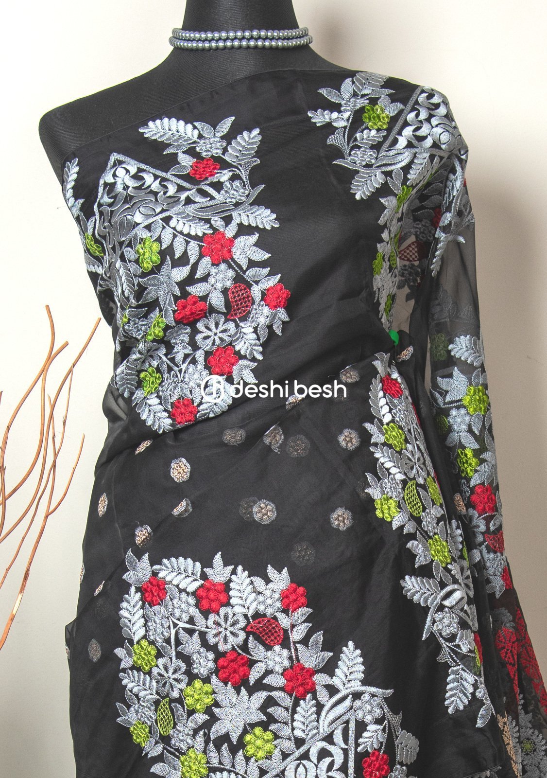 Exclusive Boutique Designer Muslin Saree: Deshi Besh.