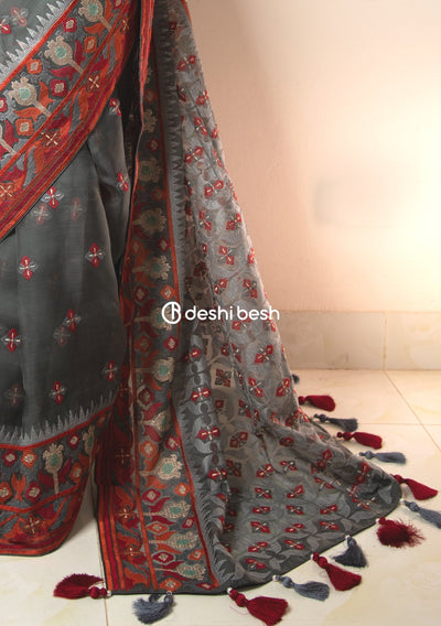 Exclusive Boutique Designer Muslin Saree: Deshi Besh.