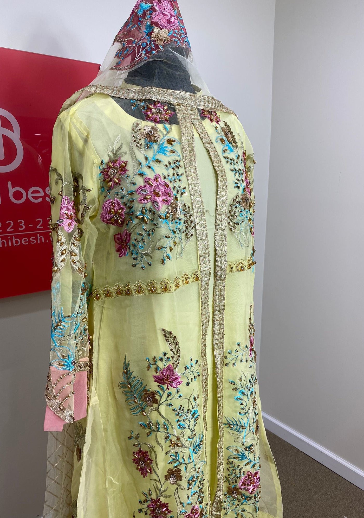 Iznik hot sale pakistani clothing