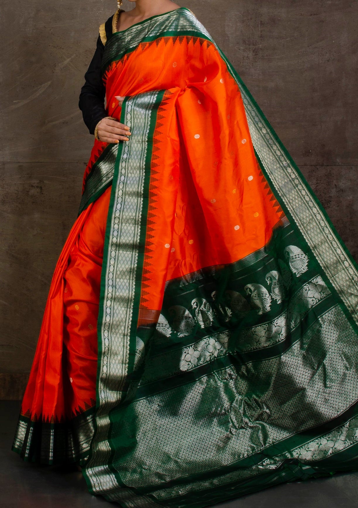 Traditional Hand Woven Gadwal Silk Saree - db23601