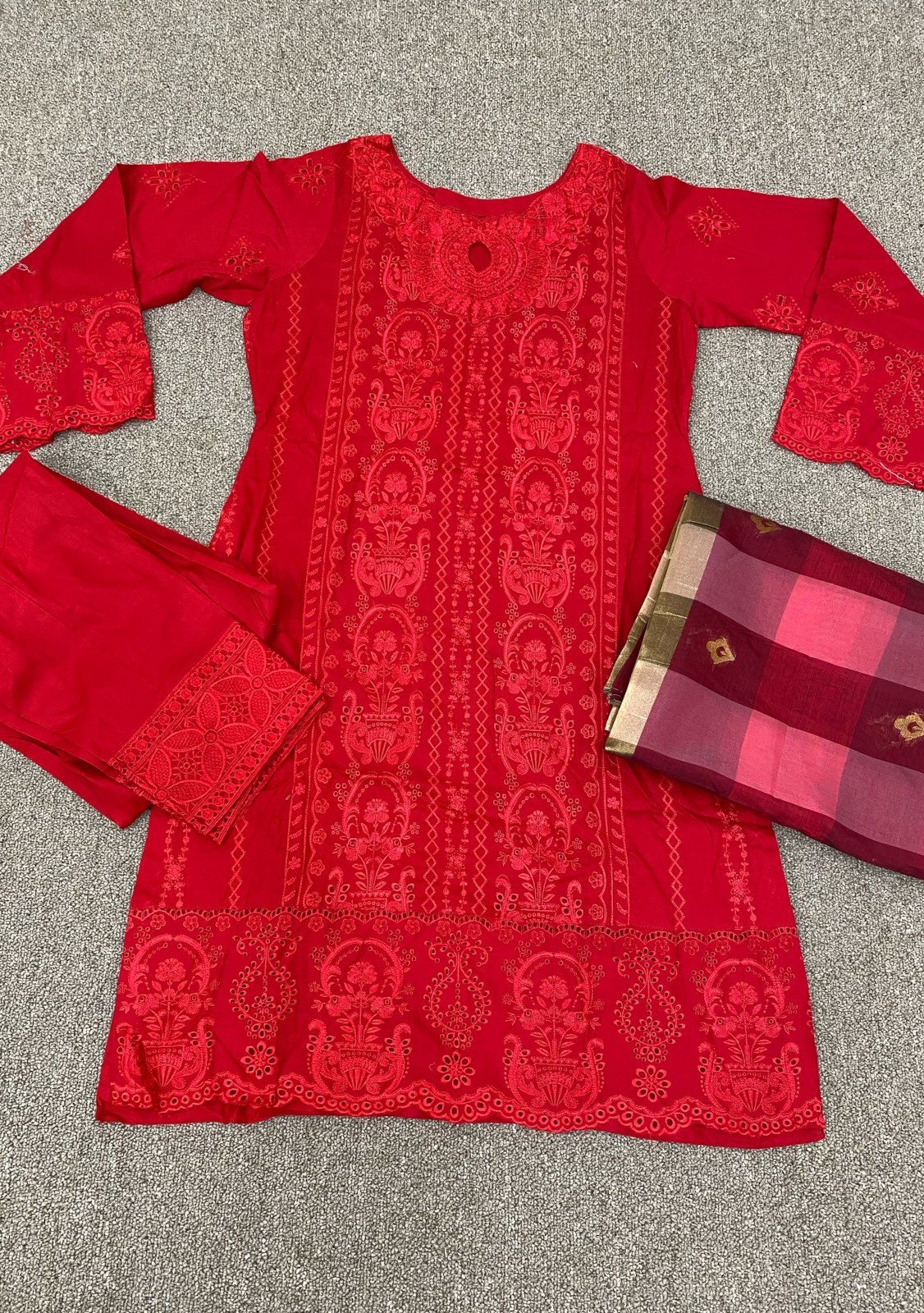 Zainab Chottani Embroidered Pakistani Master Copy Lawn Dress: Deshi Besh.